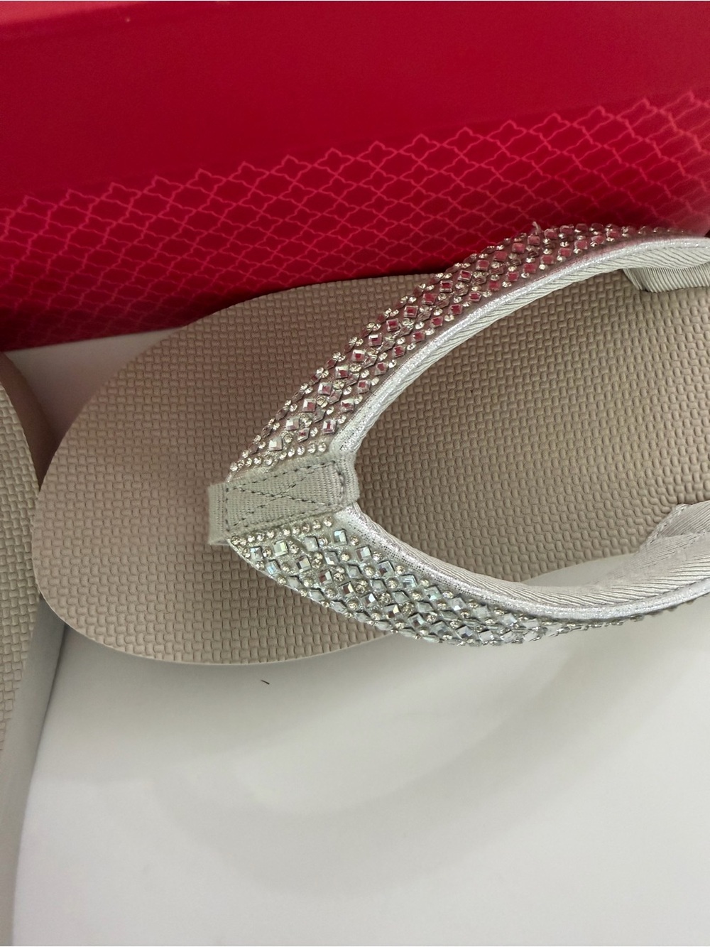 Kelly & Katie Silver Rhinestone Flip Flop Sandals | Size 9 / EU 40 | New in Box - Picture 3 of 6